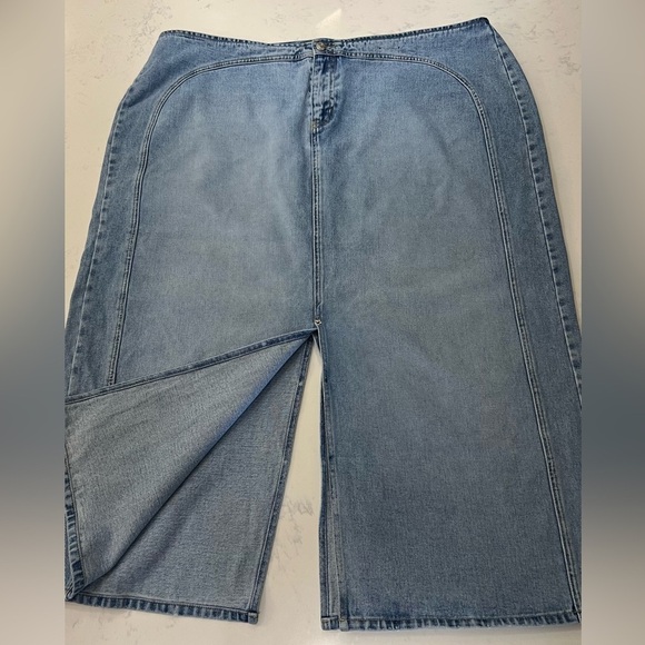 Blue Relaxed Fit Jeans with Classic Style - Picture 4 of 16